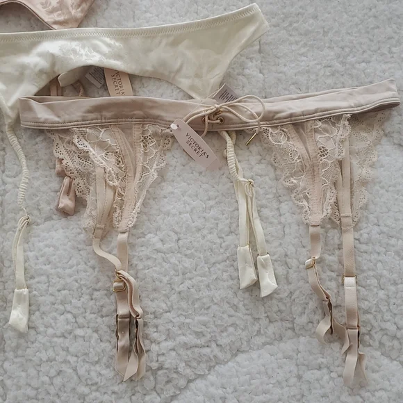 Victoria's Secret Beige/Cream Garter Belt Bundle - Picture 3 of 17